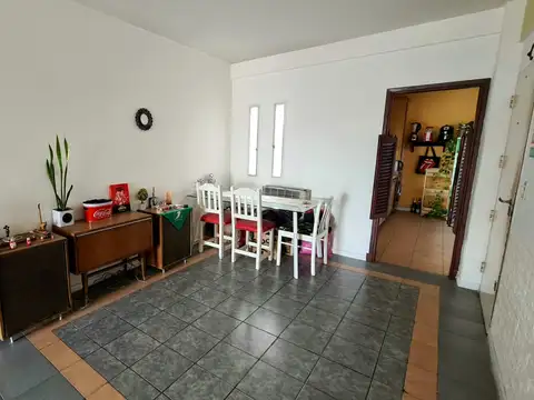 Vendo Depto. excelente estado. 3 Amb. confrafrente con balcon, con vista abierta