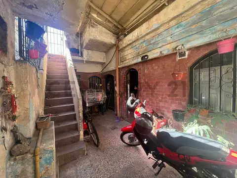 Casa interna a reciclar 2 dormitorios en pleno barrio Lourdes
