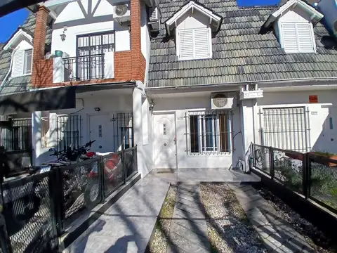 Triplex 3 ambientes, play room, patio, terraza, entrada de auto. Villa Real