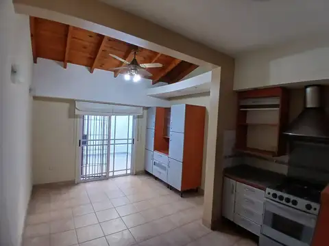 Casa en Alquiler con 1 cochera