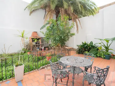 Departamento de 2 ambientes con jardin y parrilla