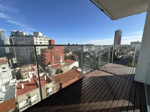 Dos ambientes al frente con cochera en Playa Chica edificio joven