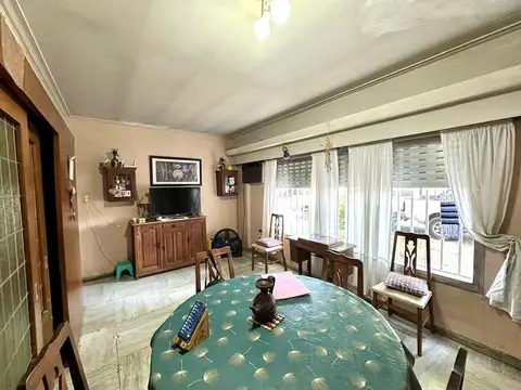 Casa en venta 3 dormitorios, dos baño, cochera, patio en Rosario - Luis Agote