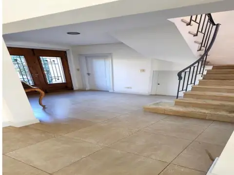 Casa 6 ambientes con 3 baños