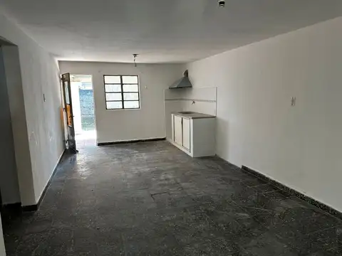 Casa 3 ambientes con 1 baño