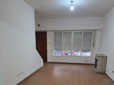 Depto Tipo Casa 4 ambientes con 1 baño
