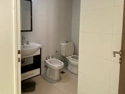 VENTA MONOAMBIENTE PARQUE CHAS CON PATIO Y LUZ