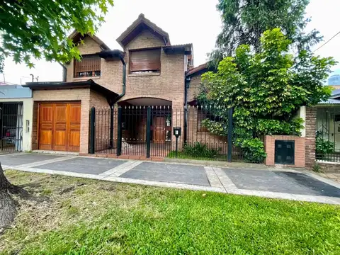 Chalet en Castelar Norte 5 ambientes