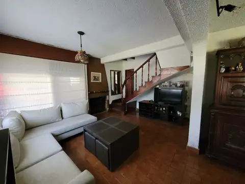 VENTA casa de 5 amb. en Solares del Norte, Pila.