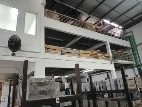 Galpon en Alquiler 20,80  mts Frente