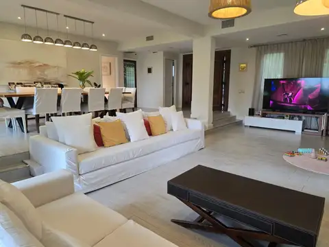 Casa 7 ambientes con 3 baños