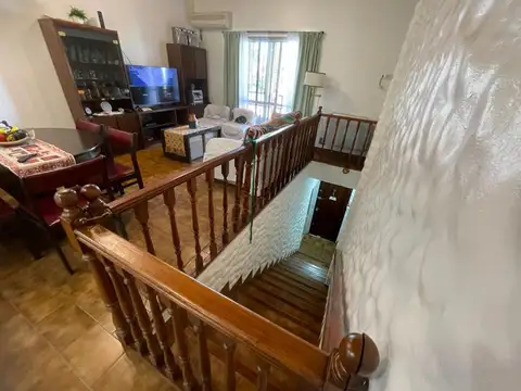 Casa 5 ambientes con 3 baños