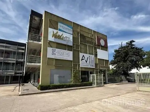 Oficina con cochera propia y sala de reuniones – Complejo Verdi 57 - Pilar