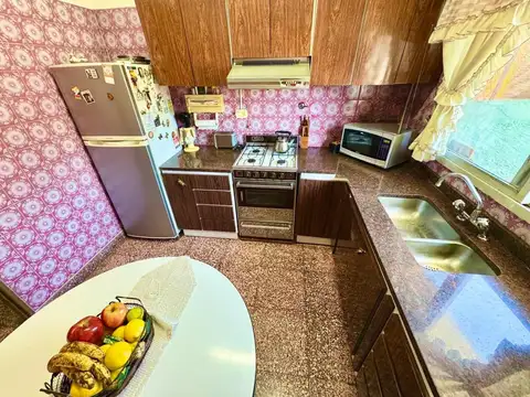 Casa 4 ambientes con 2 baños