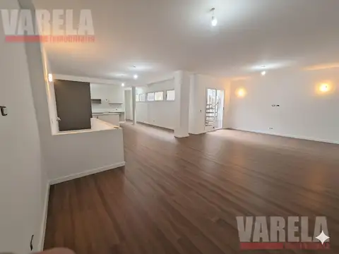 PH 4 amb. Balcon Patio y Terraza Fernandez 200-Floresta. Entrada Indep. 1° x Esc u$s 210.000.