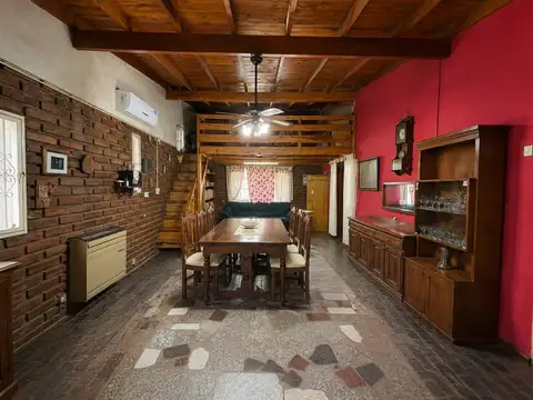 Casa 7 ambientes con 2 baños