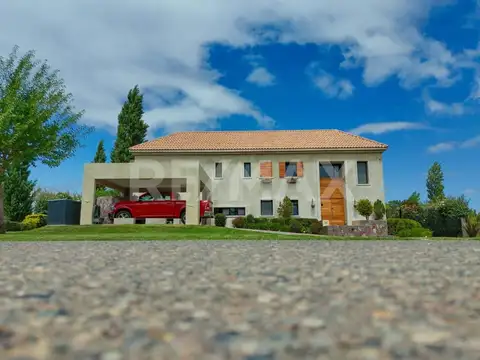 VENTA CASA 4 DORMITORIOS - B° PRIVADO COSTA NOGAL