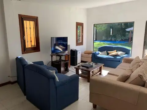 Casa 5 ambientes con 3 baños