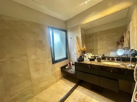 Casa en Alquiler Temporal con 3 cocheras