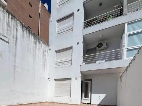 1 De Mayo 1100, Piso 1