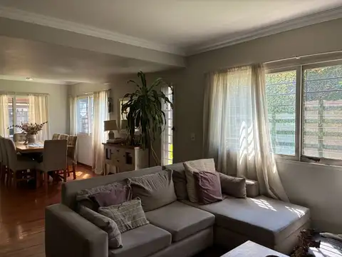Casa en Venta con 3 cocheras