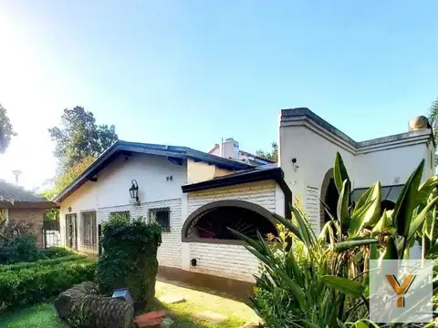 Casa en venta - 5 dormitorios 3 baños - Cochera - 1278mts2 - City Bell, La Plata