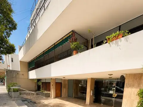 Venta Departamento 4 ambientes mas dependencia 2 cocheras y baulera, a metros Plaza Arenales.