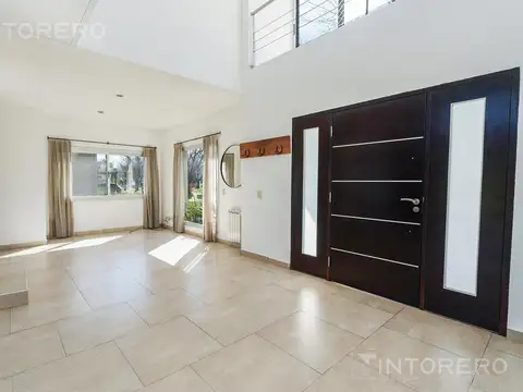 Casa 4 ambientes con 3 baños