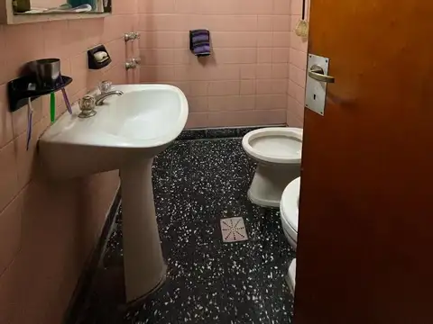 Castelar norte casa americana muy buena ubicacion