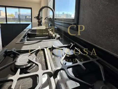 Casa 5 ambientes con 3 baños