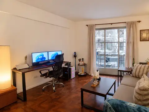 Departamento 2 ambientes con balcon al frente. Excelente ubicacion