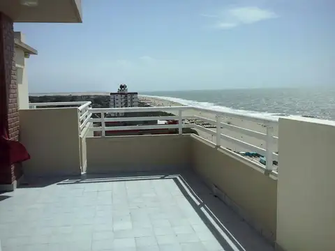 Av Costanera Sur 200