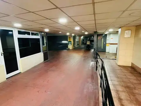 Oficina 5 ambientes con 2 baños