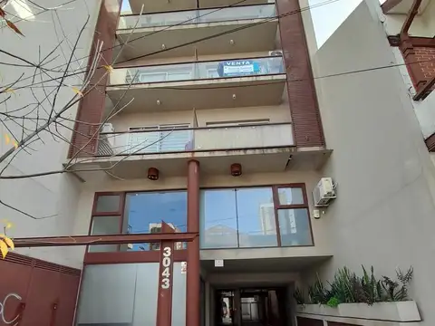 Cochera semi cubierta a metros de la estacion de tren Villa Ballester.