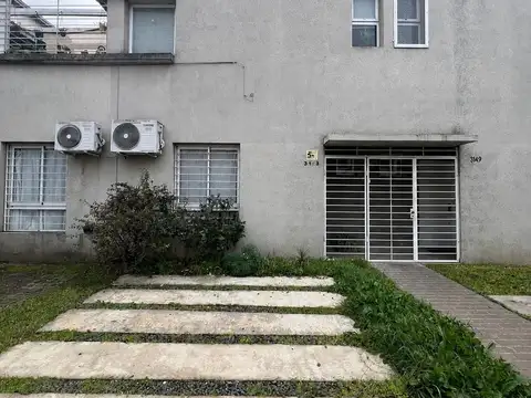 VENTA CASA 3 AMBIENTES EN CASTELAR SUR