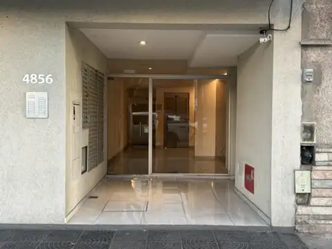 Semipiso de 2 amb al frente con balcón terraza