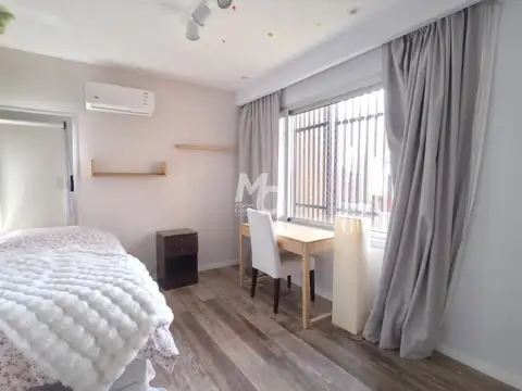 Casa en Alquiler con 2 cocheras