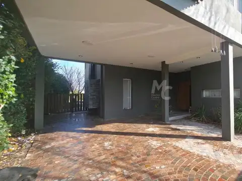 Casa 7 ambientes con 3 baños