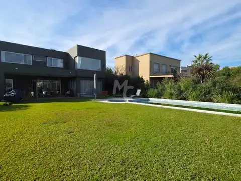 Casa 7 ambientes con 3 baños