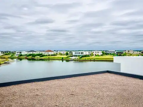 Casa en Venta y/o Alquiler, 7 Ambientes, en Barrio Marinas, Puertos del Lago