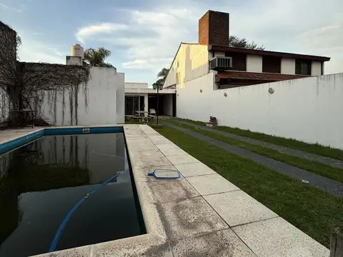 Venta Casa 4 Ambientes en Castelar Norte