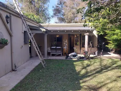Casa en Alquiler con 4 cocheras