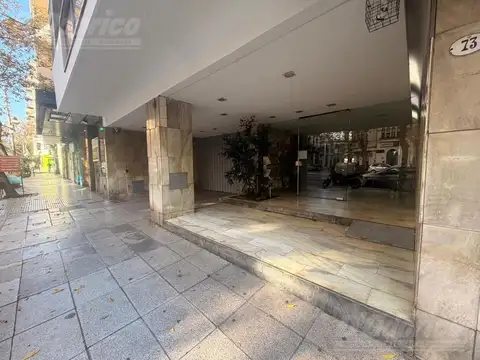 Departamento en venta de 2 dormitorios con patio y baulera, en venta en Flores