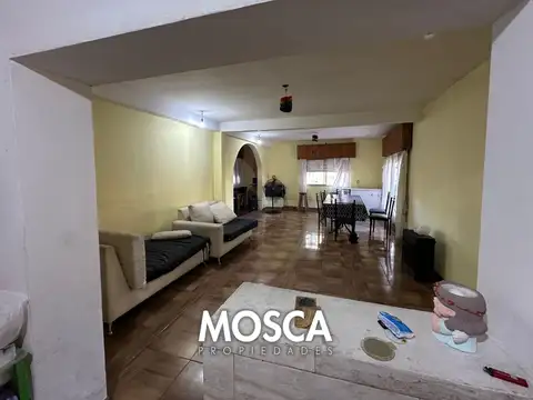 Casa en Venta con 2 cocheras