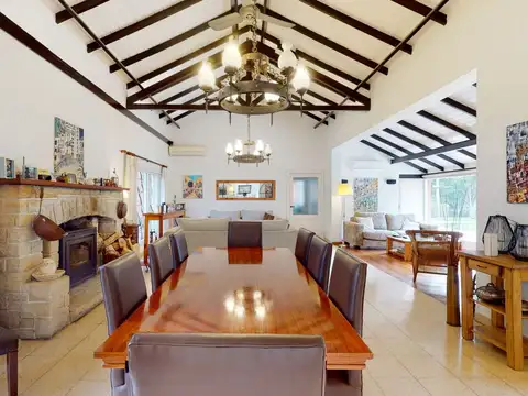 Casa en Venta con 2 cocheras