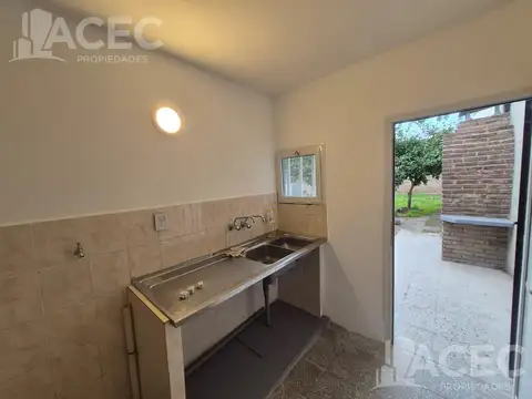 Casa en Alquiler con 1 cochera