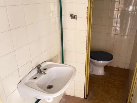 Cochera en Venta en Liniers Privada con Baño