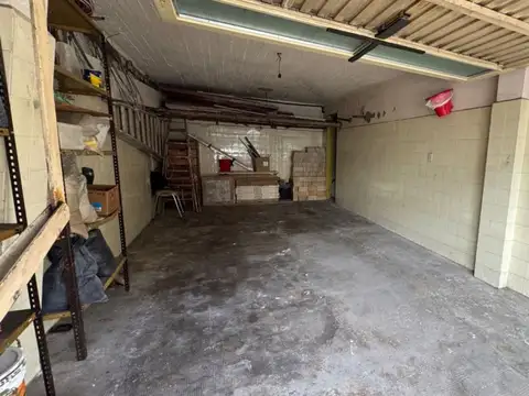 Cochera en Venta en Liniers Privada con Baño