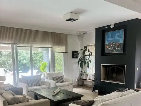 Casa 9 ambientes con 5 baños