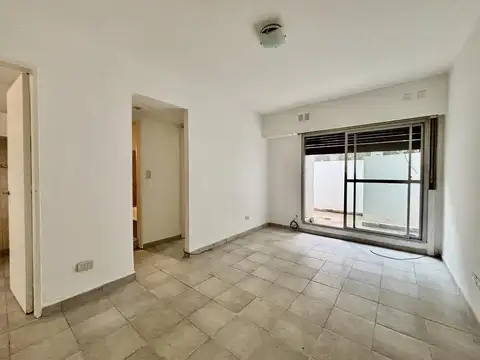 Venta 2 Ambientes en Planta Baja con Dos Patios y Cochera | Apto Crédito